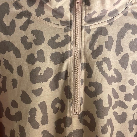 𝅺SHE & Sho Clothing Co. Women’s Pullover Size Large - Picture 3 of 7